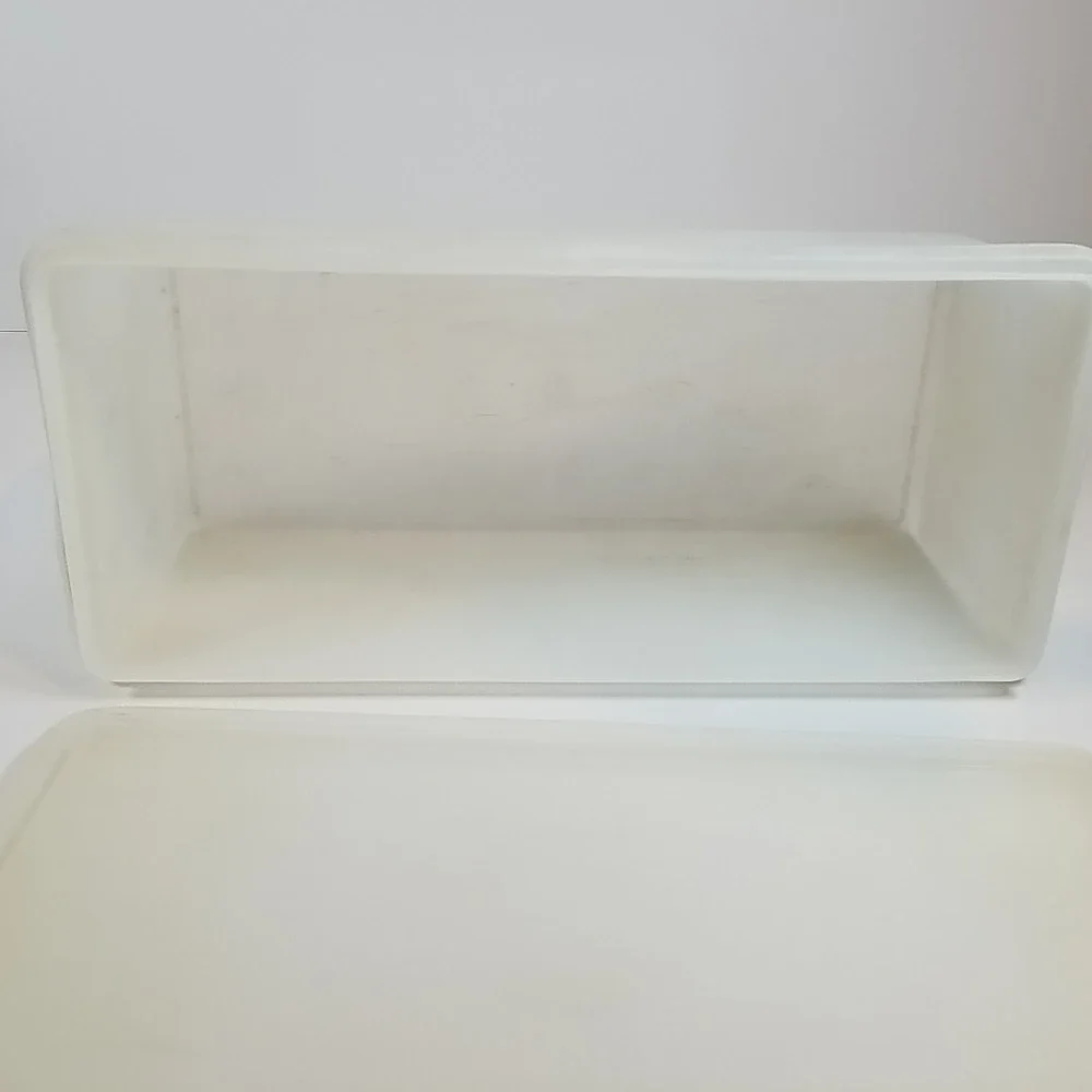 Tupperware Vintage Jumbo Bread Keeper 606